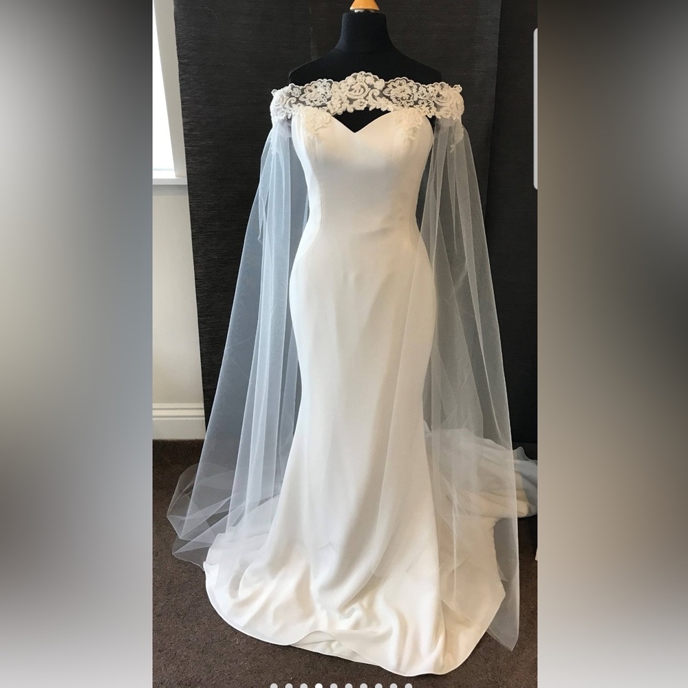 Elegant White Wedding Lace Cape